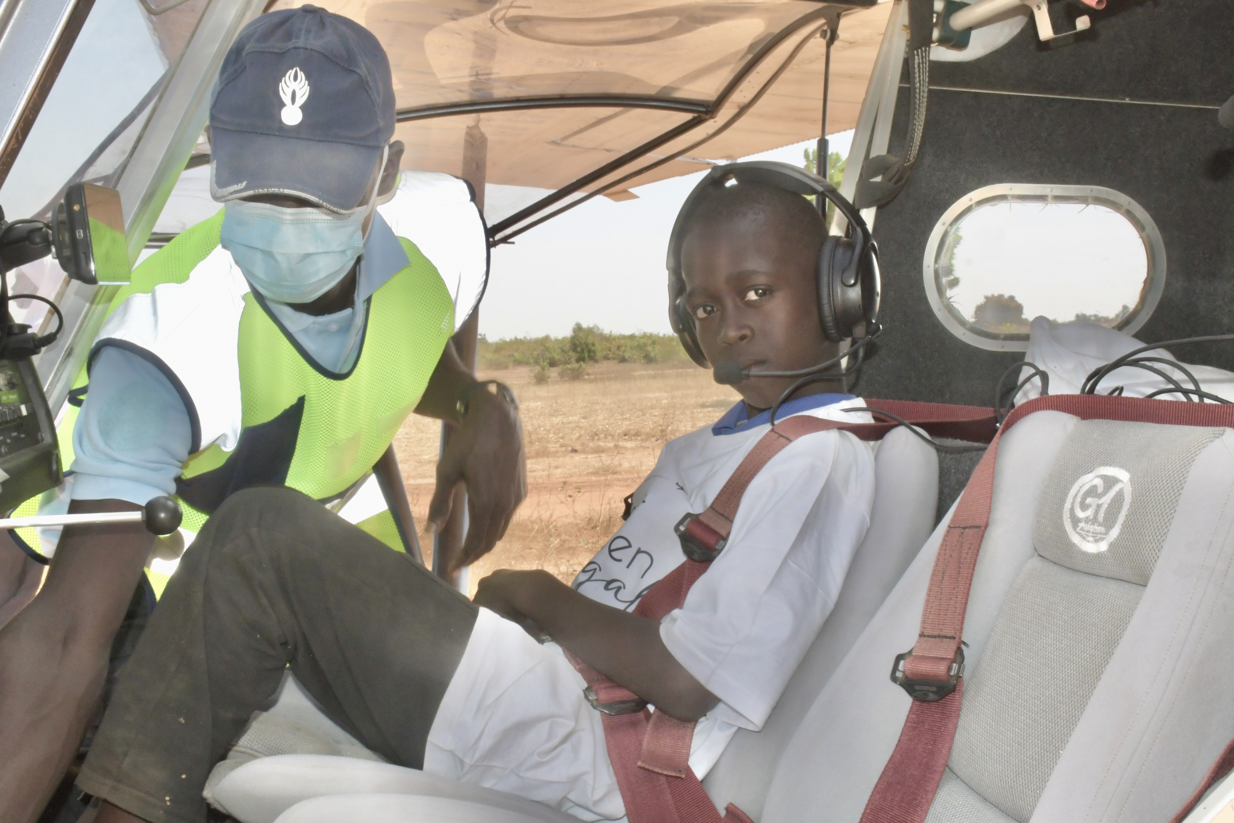 ULM multiaxe sur la piste — Tour Aérien du Sénégal
